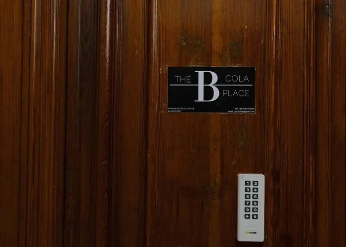 The B Place Cola Pensión